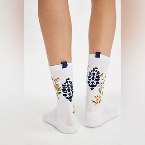 NWT FREE PEOPLE MOVEMENT 
Floral Forest Hike Crew Socks | White
$20